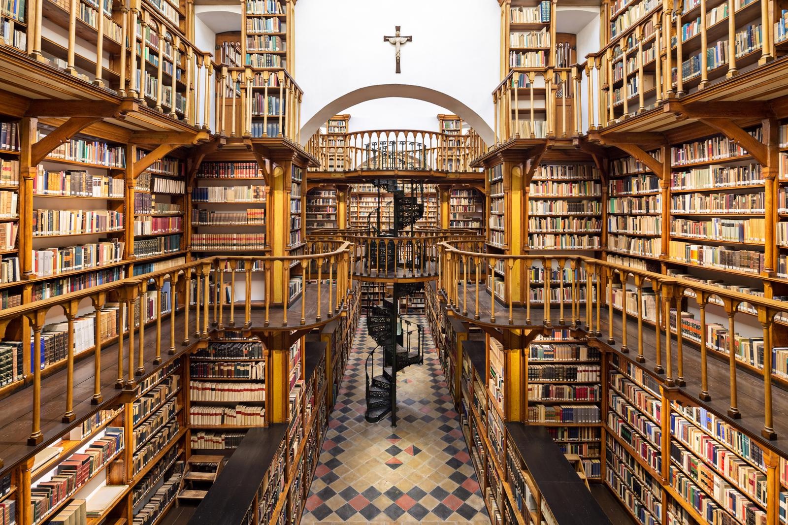 Maria Laach Abbey Library 01.jpg